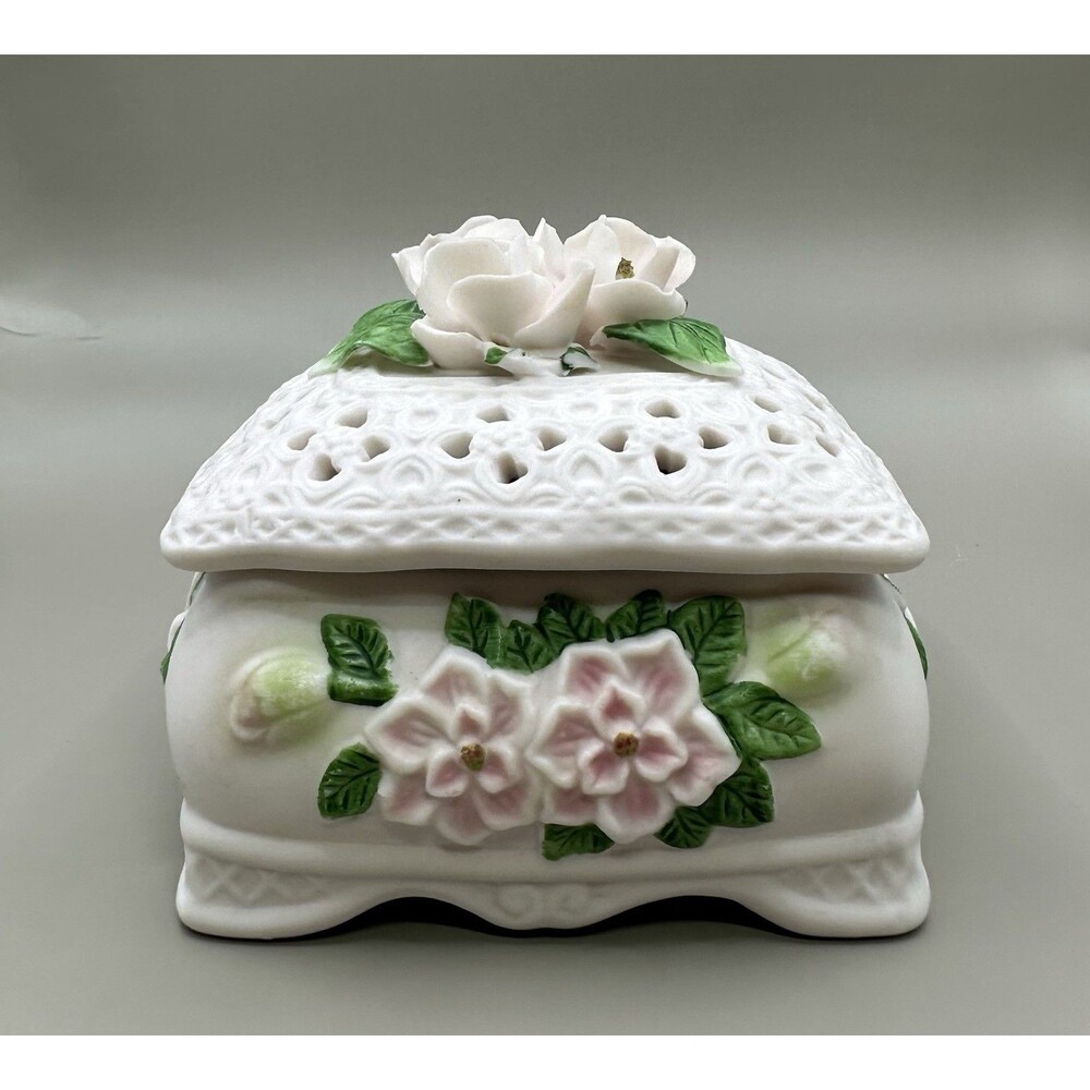 Vintage Trade Wind Bay Botanical Porcelain Trinket/Jewellery Box Roses Square